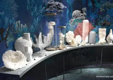 “Deep Sea” takes us into the ocean. Soft, wavelike shapes, transparency and reflective effects, textures inspired by coral are central in the design. Spotlighted are bio-sources materials made from algae and recycled shells.
